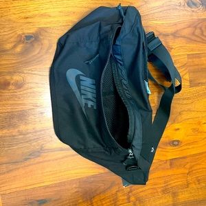 Nike Tech Hip Pack